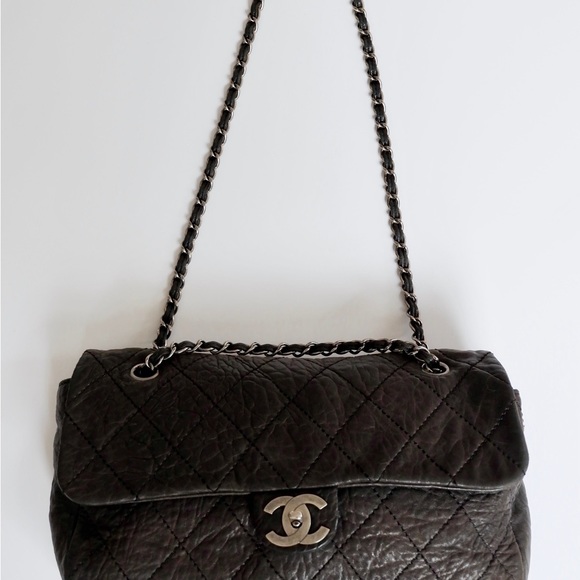 Authentic Preowned Chanel Black Lambskin Single Flap Bag Silver Hardware - Picture 4 of 14